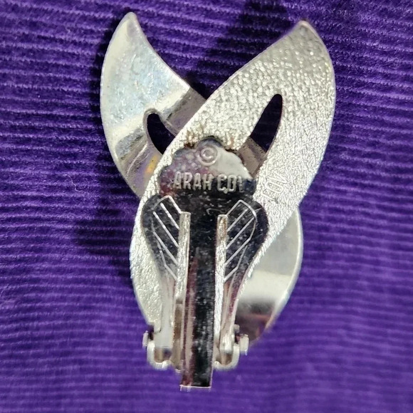 CLEARANCE Vintage Sarah Coventry Satin Flame Signed Brooch & Earrings Set - Picture 5 of 6